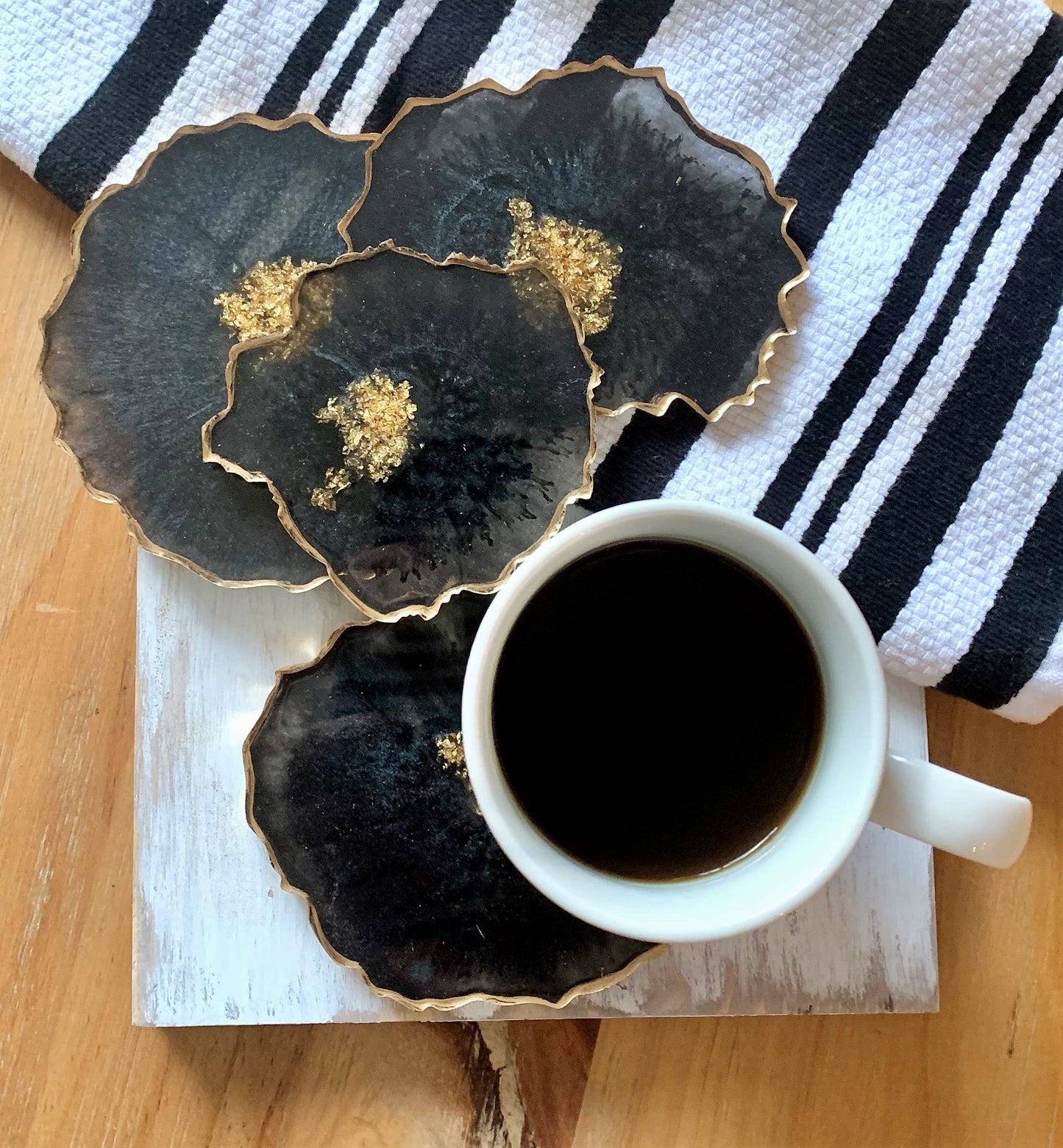Luxurious Handcrafted Geode Resin Coasters, Set of 4 - Unique Home Decor and Stylish Candle Accessory