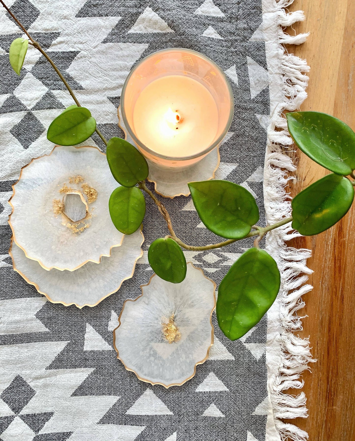 Luxurious Handcrafted Geode Resin Coasters, Set of 4 - Unique Home Decor and Stylish Candle Accessory
